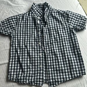 Toddlers button up.